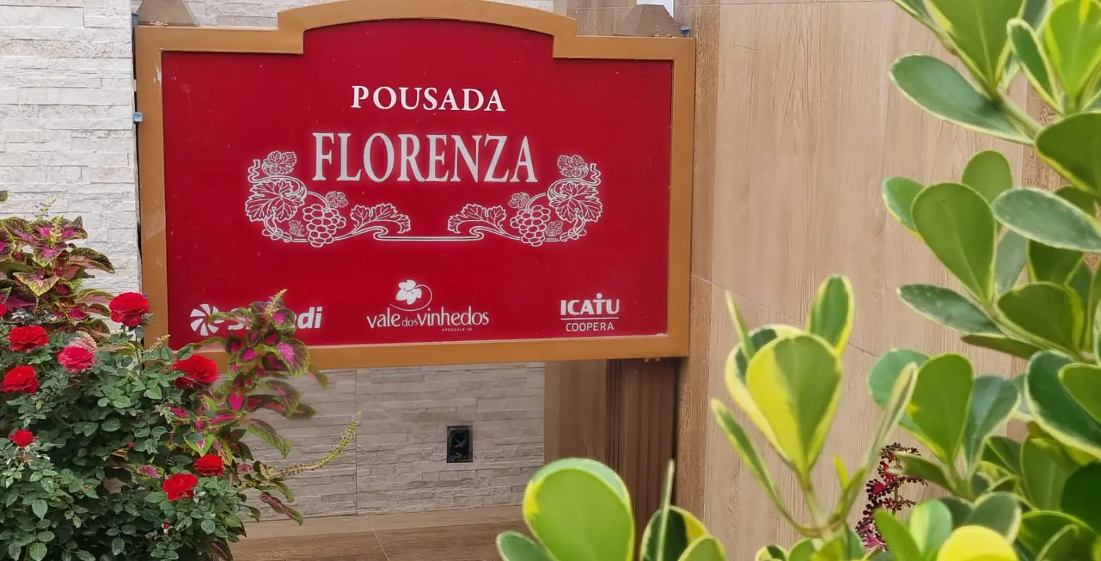 Placa de entrada da Pousada Florenza